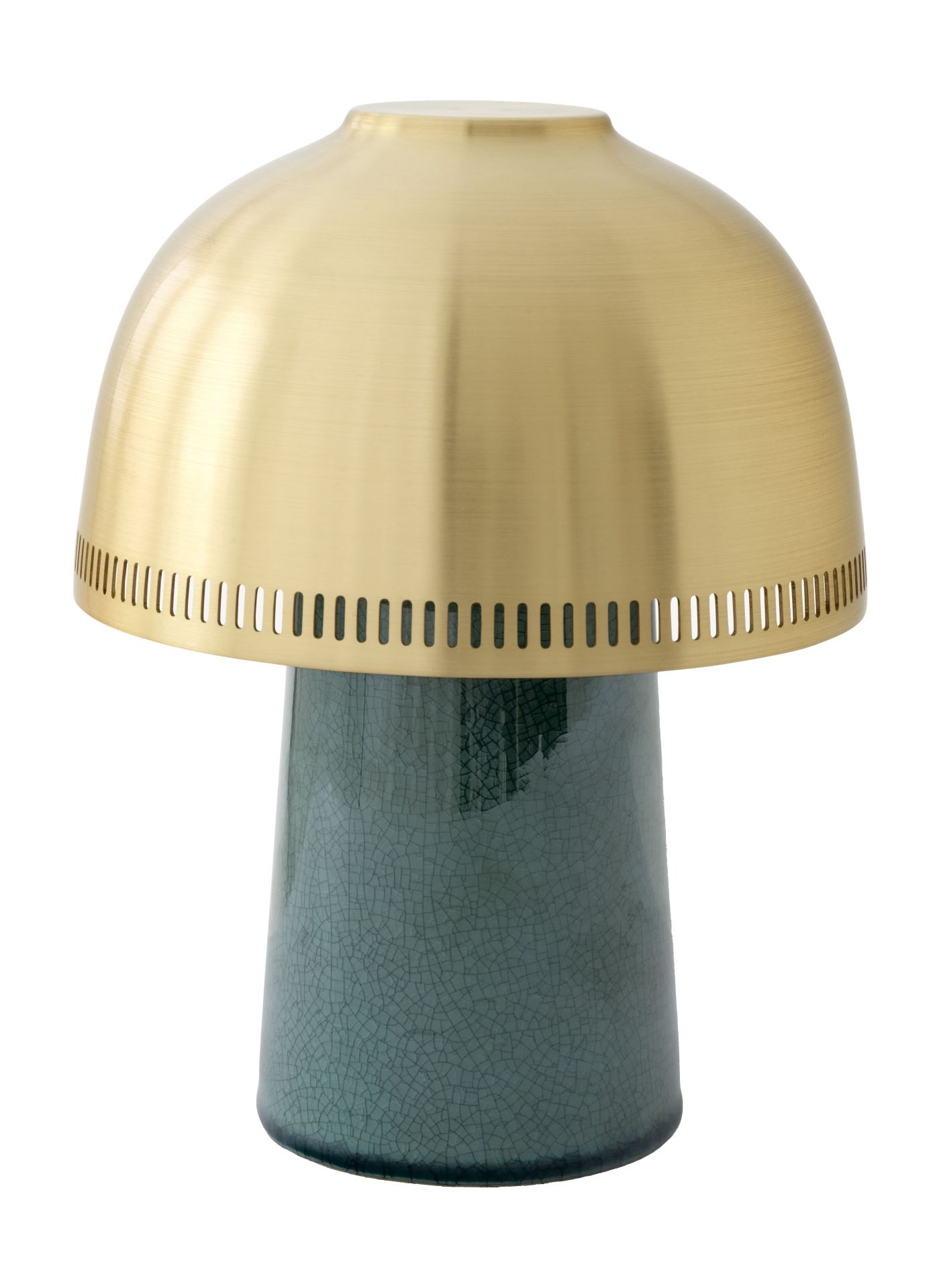 Raku SH8 Akkuleuchte von AndTradition mit goldenem Schirm und grünem Keramikfuß.